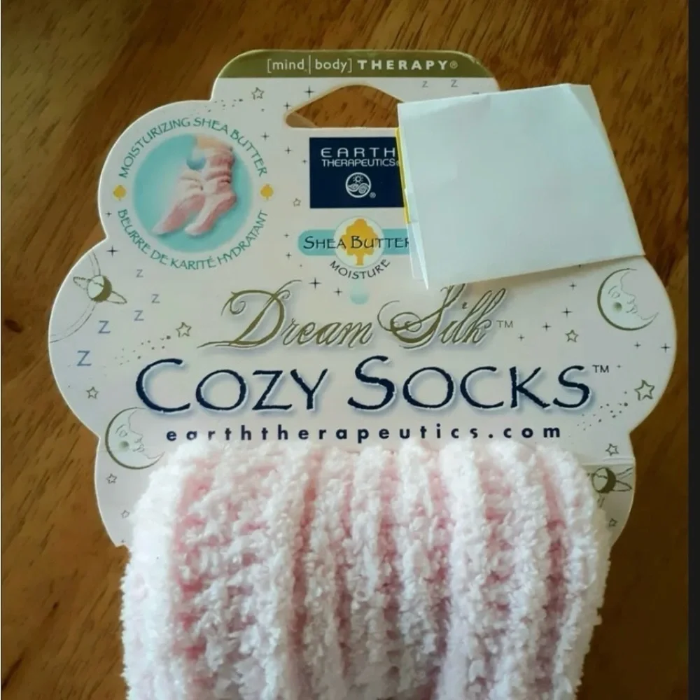 NEW WOMEN'S SLIPPER SOCKS EARTH THERAPEUTICS DREAM SILK MOISTURIZING ONE SIZE